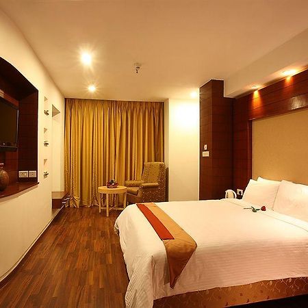 Katriya De Royal Hyderabad Exterior foto